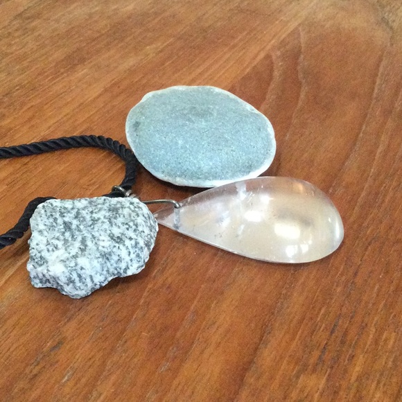 Quartz pendant necklace - Picture 4 of 4